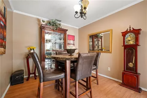 Dining - 5724 Green Tree Rd, Mobile, AL 36609 photo 1 of 2