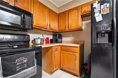 Kitchen - 5724 Green Tree Rd, Mobile, AL 36609 photo 3 of 4
