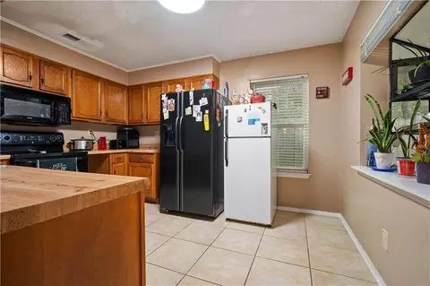 Kitchen - 5724 Green Tree Rd, Mobile, AL 36609 photo 2 of 4
