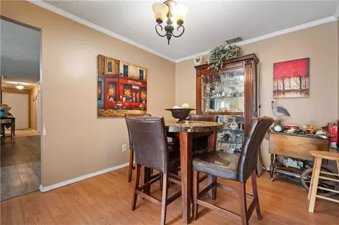 Dining - 5724 Green Tree Rd, Mobile, AL 36609 photo 2 of 2