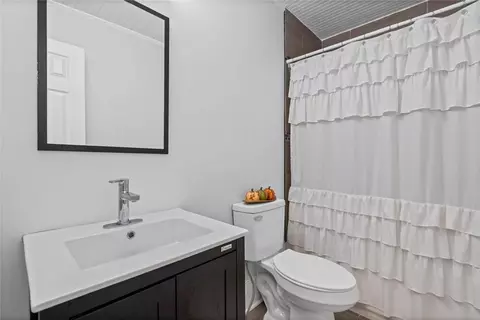 Bath - 7216 Hazelbrook Dr S, Mobile, AL 36619 photo 1 of 3