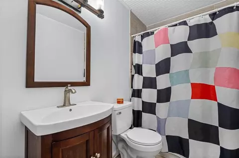 Bath - 7216 Hazelbrook Dr S, Mobile, AL 36619 photo 2 of 3