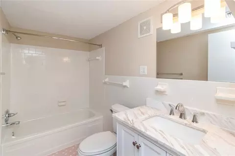 Bath - 4009 Old Shell Rd #B5, Mobile, AL 36608 photo 1 of 2