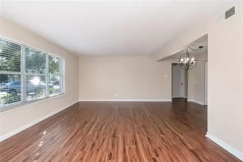 Living - 4009 Old Shell Rd #B5, Mobile, AL 36608 photo 4 of 7