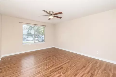Living - 4009 Old Shell Rd #B5, Mobile, AL 36608 photo 6 of 7