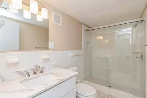Bath - 4009 Old Shell Rd #B5, Mobile, AL 36608 photo 2 of 2