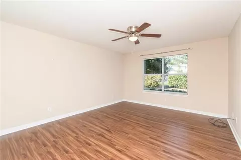 Living - 4009 Old Shell Rd #B5, Mobile, AL 36608 photo 7 of 7