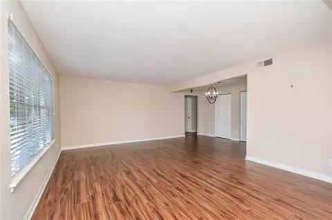 Living - 4009 Old Shell Rd #B5, Mobile, AL 36608 photo 1 of 7