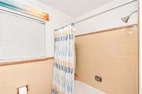 Bath - 6716 Three Notch Rd, Mobile, AL 36619 photo 2 of 3