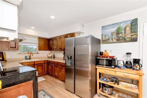 Kitchen - 6716 Three Notch Rd, Mobile, AL 36619 photo 3 of 3