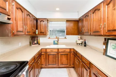 Kitchen - 6716 Three Notch Rd, Mobile, AL 36619 photo 2 of 3