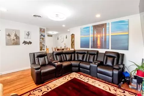 Living - 6716 Three Notch Rd, Mobile, AL 36619 photo 2 of 4