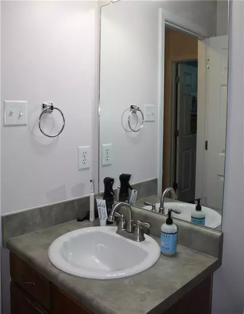 Bath - 8846 Winter Ct, Mobile, AL 36695 photo 3 of 4