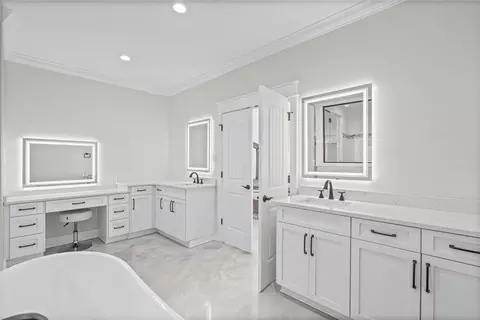 Bath - 100 Creax Rd, Axis, AL 36505 photo 2 of 5