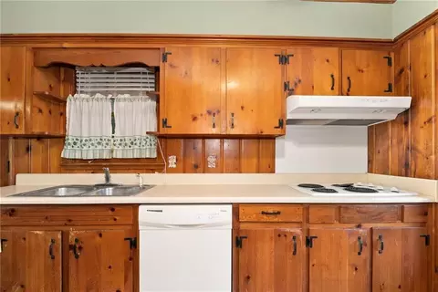 Kitchen - 1108 Locarno St, Mobile, AL 36608 photo 4 of 5