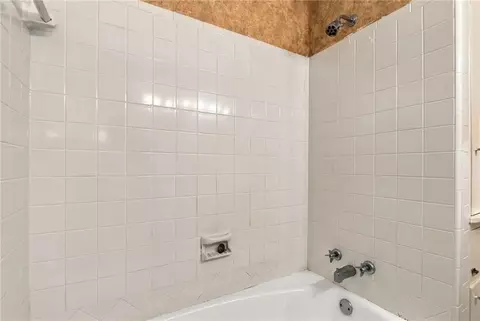Bath - 1108 Locarno St, Mobile, AL 36608 photo 3 of 4