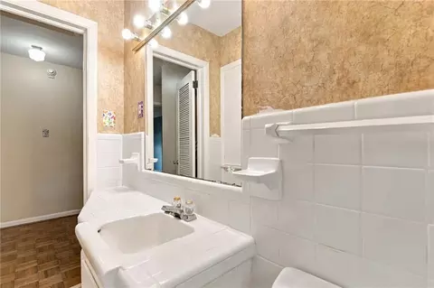Bath - 1108 Locarno St, Mobile, AL 36608 photo 2 of 4