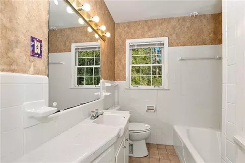 Bath - 1108 Locarno St, Mobile, AL 36608 photo 1 of 4
