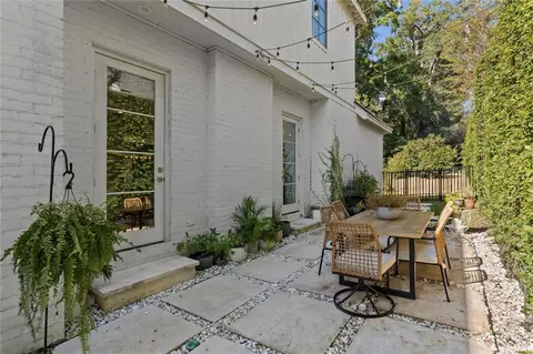Exterior - 140 Mcgregor Ave S #E, Mobile, AL 36608 photo 3 of 8