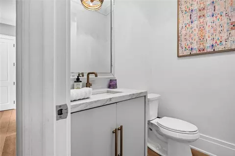 Bath - 140 Mcgregor Ave S #E, Mobile, AL 36608 photo 4 of 8