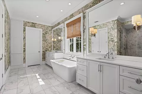 Bath - 140 Mcgregor Ave S #E, Mobile, AL 36608 photo 3 of 8