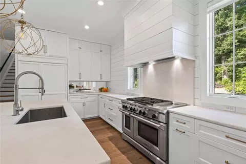 Kitchen - 140 Mcgregor Ave S #E, Mobile, AL 36608 photo 1 of 5