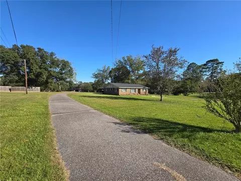 9511 Beverly Rd, Irvington, AL 36544