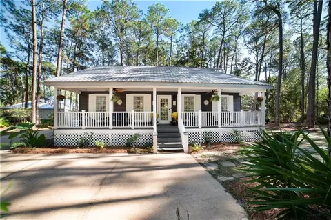 901 La Mothe Pl, Dauphin Island, AL 36528