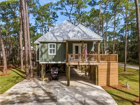 500 Chenault Ave, Dauphin Island, AL 36528