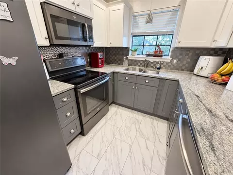 Kitchen - 3350 Mcfarland Rd, Mobile, AL 36695 photo 2 of 2