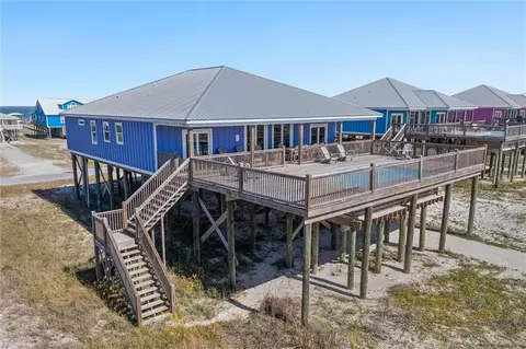 2608 Bienville Blvd, Dauphin Island, AL 36528