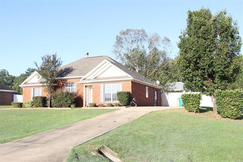 237 Allen Dr, Millbrook, AL 36054 photo 1