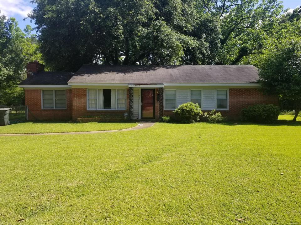  909 Parkwood Dr, Montgomery, AL 36109 photo 1