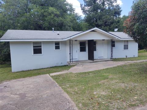 713 Marable Dr, Tuskegee, AL 36083