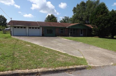 207 Alberta Dr, Ozark, AL 36360 photo 1