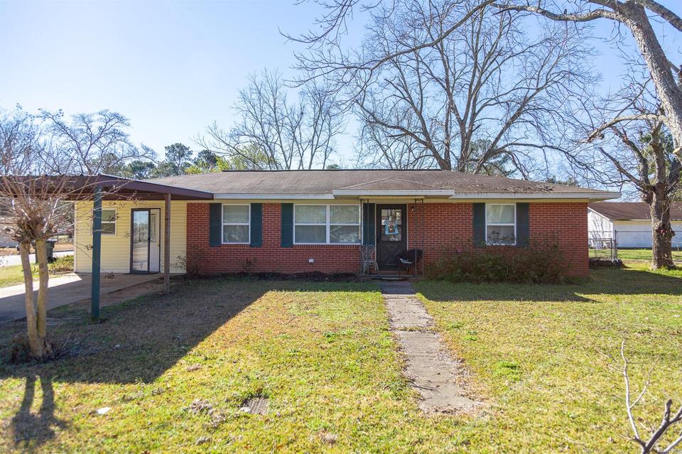 208 Dogwood Dr, Hartford, AL 36344 28 Photos MLS 510223 Movoto