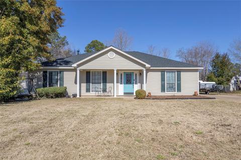 209 Daffodil Dr, Millbrook, AL 36054 photo 1