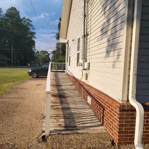 Exterior - 615 Cahaba Rd, Selma, AL 36701 photo 1 of 3