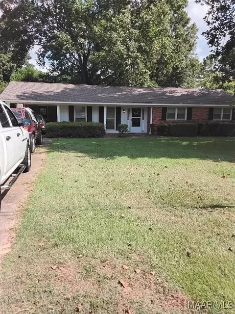 22 Glendale Dr, Selma, AL 36701