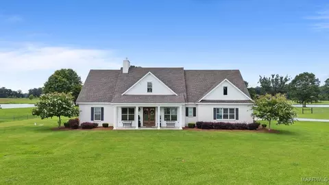 493 Lake Ridge Rd, Hope Hull, AL 36043