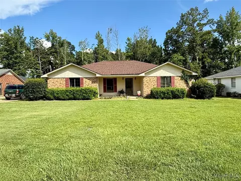 205 Pinehaardt Dr, Selma, AL 36701