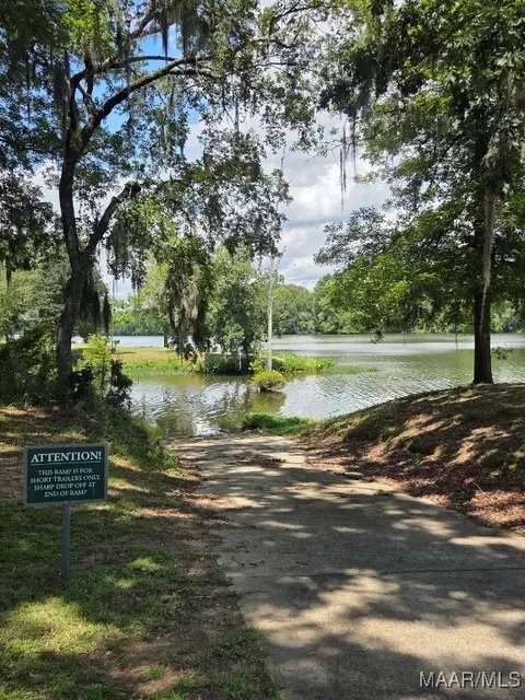 101 Robinson Pond Rd, Prattville, AL 36067
