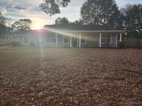 109 Valley Dr, Daleville, AL 36322