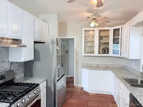 2011 Glen Forest Dr, Prattville, AL 36067