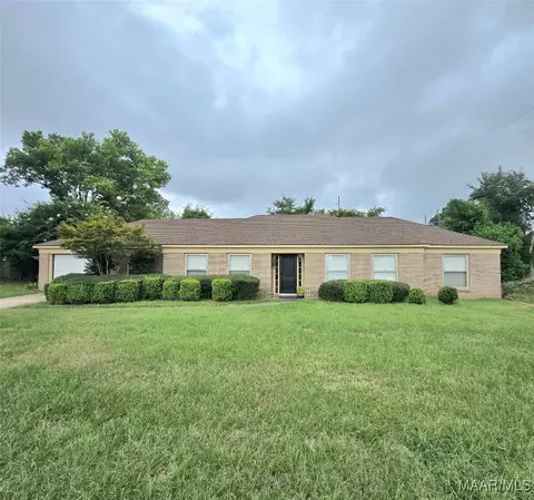 102 Pinehaardt Dr, Selma, AL 36701