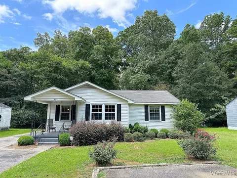 32 Pecan Dr, Selma, AL 36701