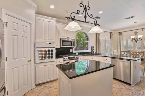 Kitchen - 7149 Pinecrest Dr, Montgomery, AL 36117 photo 4 of 10