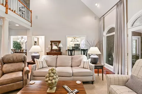 Living - 7149 Pinecrest Dr, Montgomery, AL 36117 photo 6 of 7