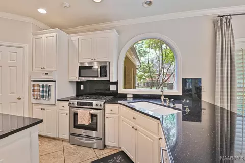 Kitchen - 7149 Pinecrest Dr, Montgomery, AL 36117 photo 9 of 10