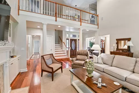 Living - 7149 Pinecrest Dr, Montgomery, AL 36117 photo 4 of 7